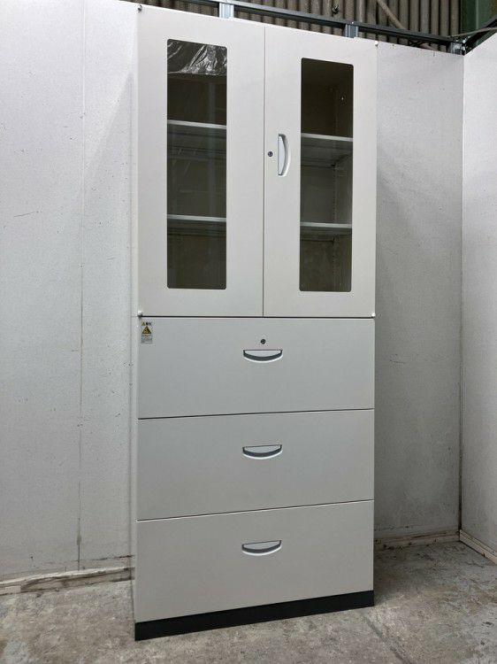 ライオンガラス両開きラテラル上下書庫 商品画像1