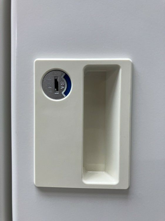 イトーキW型シリーズ 4人用ロッカー 商品画像2