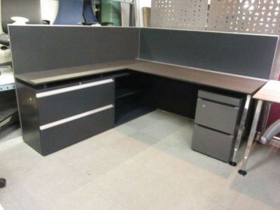 コクヨサイビ（SAIBI）シリーズ デスクパネル付1800L型デスク+ワゴンセット 商品画像1