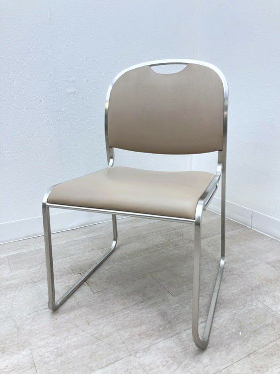 オカムラ8112Aシリーズ ミーティングチェア 商品画像1