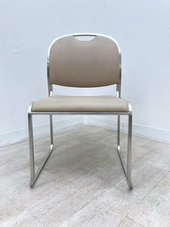 オカムラ8112Aシリーズ ミーティングチェア 商品画像2