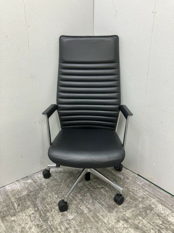 オカムラフィルメシリーズ 固定肘付フィルメチェア 商品画像2