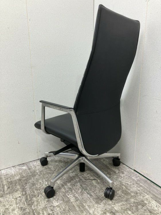 オカムラフィルメシリーズ 固定肘付フィルメチェア 商品画像4