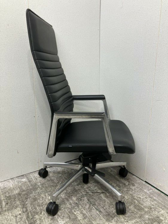 オカムラフィルメシリーズ 固定肘付フィルメチェア 商品画像5