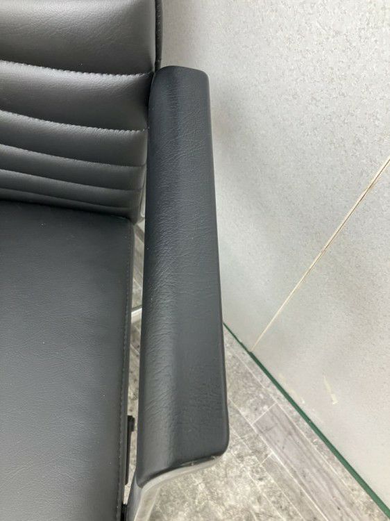 オカムラフィルメシリーズ 固定肘付フィルメチェア 商品画像6