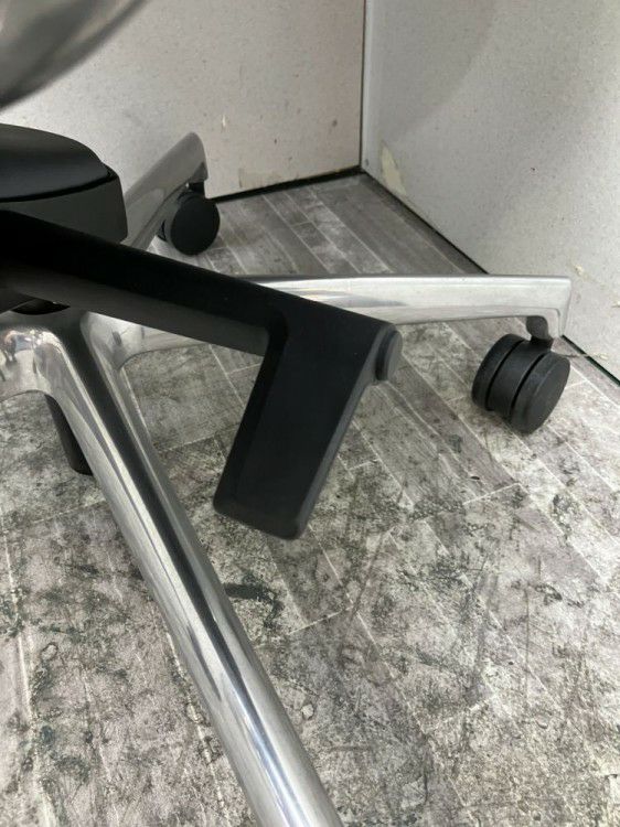 オカムラフィルメシリーズ 固定肘付フィルメチェア 商品画像9