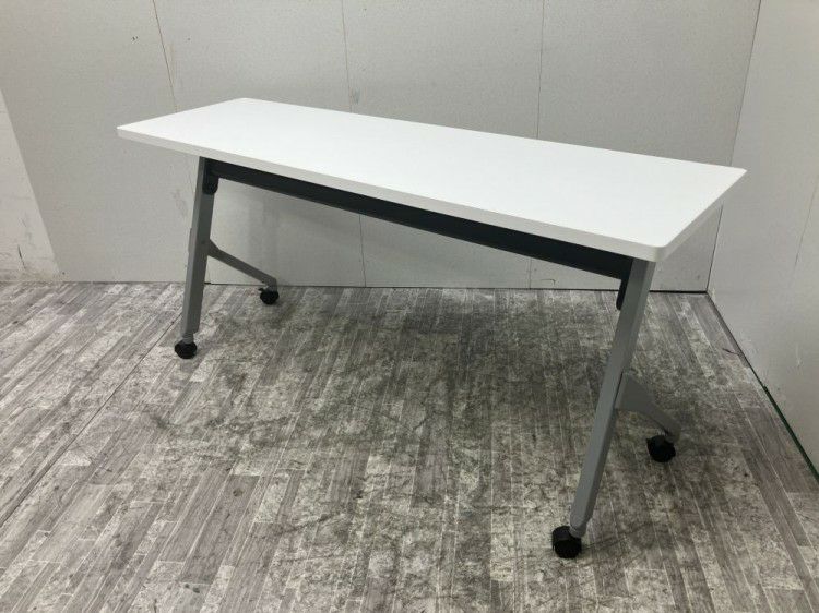 オカムラFLAPTOR(フラプター)シリーズ 1500サイドスタックテーブル 商品画像1