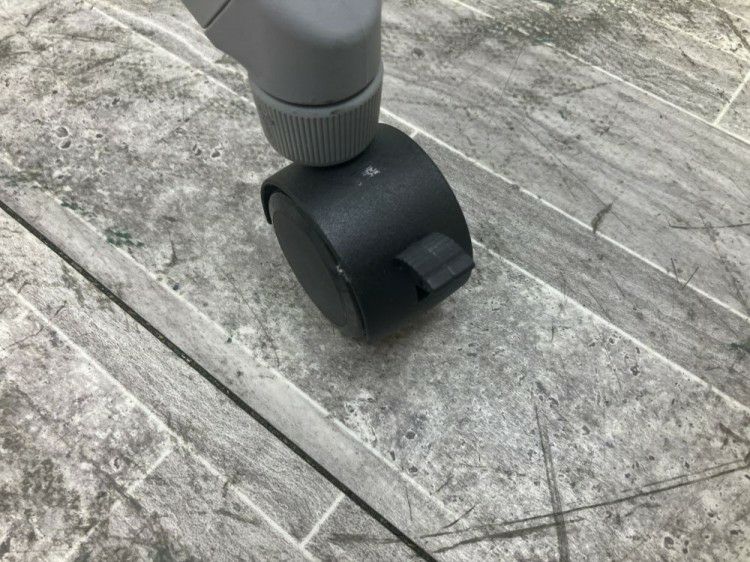 オカムラFLAPTOR(フラプター)シリーズ 1500サイドスタックテーブル 商品画像8