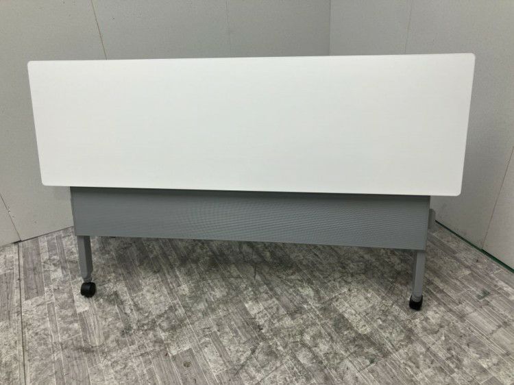 オカムラFLAPTOR(フラプター)シリーズ 1500サイドスタックテーブル 商品画像5