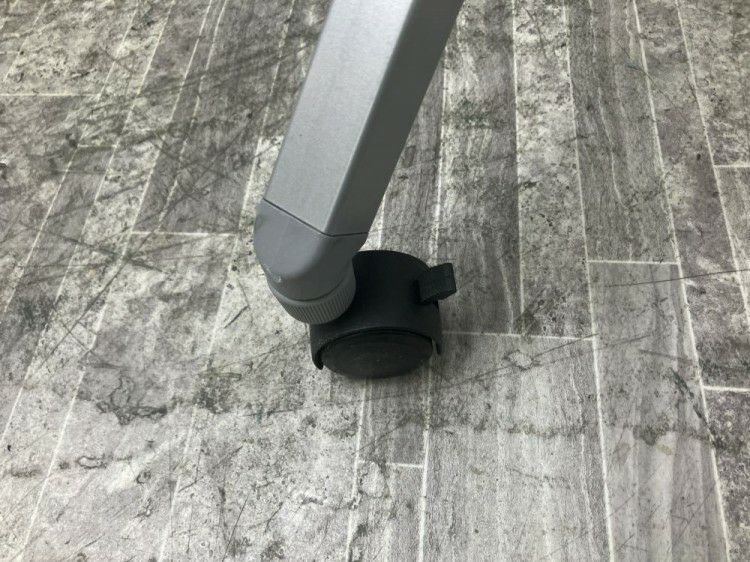 オカムラFLAPTOR(フラプター)シリーズ 1500サイドスタックテーブル 商品画像7