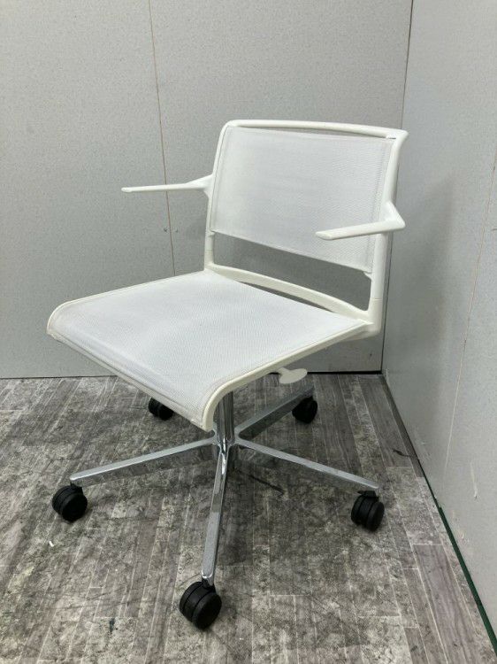 Wilkhahn（ウィルクハーン）エーライン（Aline）シリーズ 肘付エーラインチェア 商品画像1