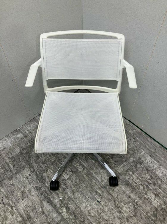 Wilkhahn（ウィルクハーン）エーライン（Aline）シリーズ 肘付エーラインチェア 商品画像3