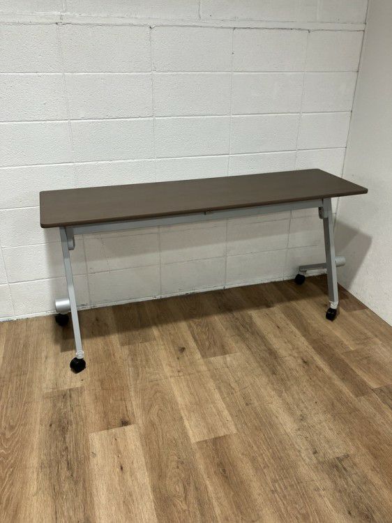 ライオンクルークシリーズ 平行スタックテーブル 商品画像1