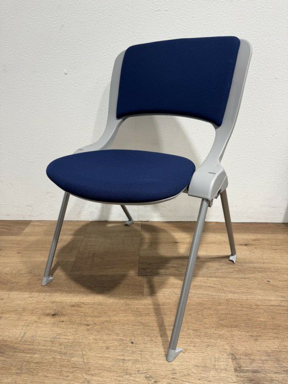ウチダ（内田洋行）MX-40シリーズ スタッキングチェア 商品画像1