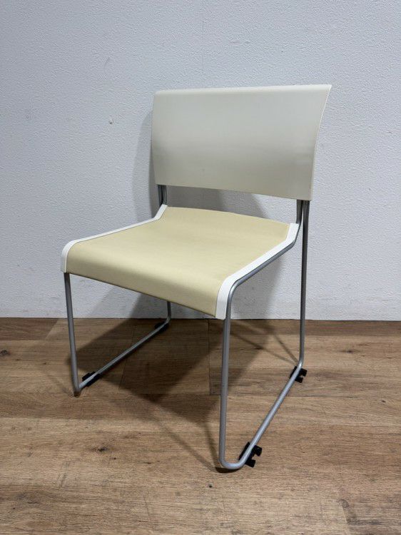 イトーキルベックシリーズ スタッキングチェア 商品画像1