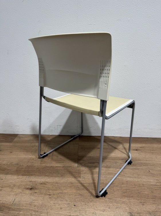 イトーキルベックシリーズ スタッキングチェア 商品画像2