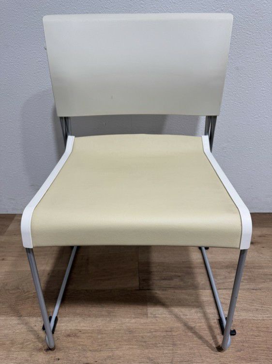 イトーキルベックシリーズ スタッキングチェア 商品画像4