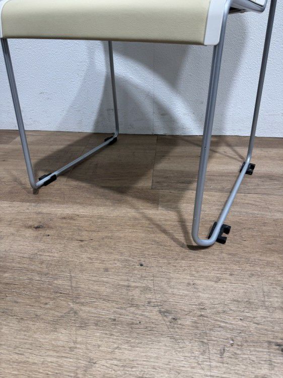 イトーキルベックシリーズ スタッキングチェア 商品画像5