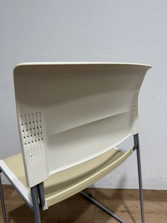 イトーキルベックシリーズ スタッキングチェア 商品画像6