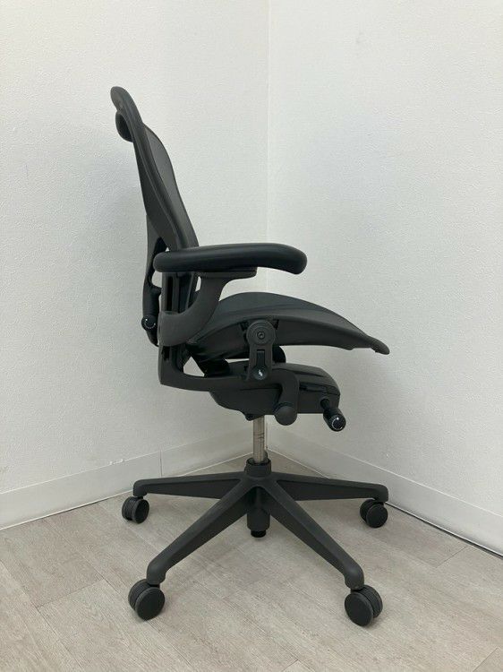HermanMiller（ハーマンミラー）アーロンチェア 可動肘付アーロンチェア 商品画像3