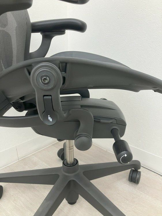 HermanMiller（ハーマンミラー）アーロンチェア 可動肘付アーロンチェア 商品画像13