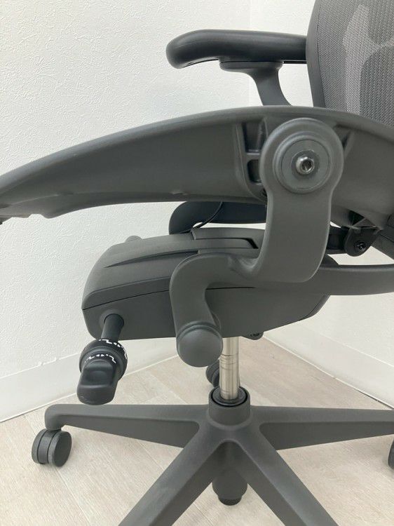 HermanMiller（ハーマンミラー）アーロンチェア 可動肘付アーロンチェア 商品画像16