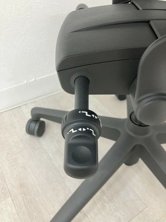 HermanMiller（ハーマンミラー）アーロンチェア 可動肘付アーロンチェア 商品画像17