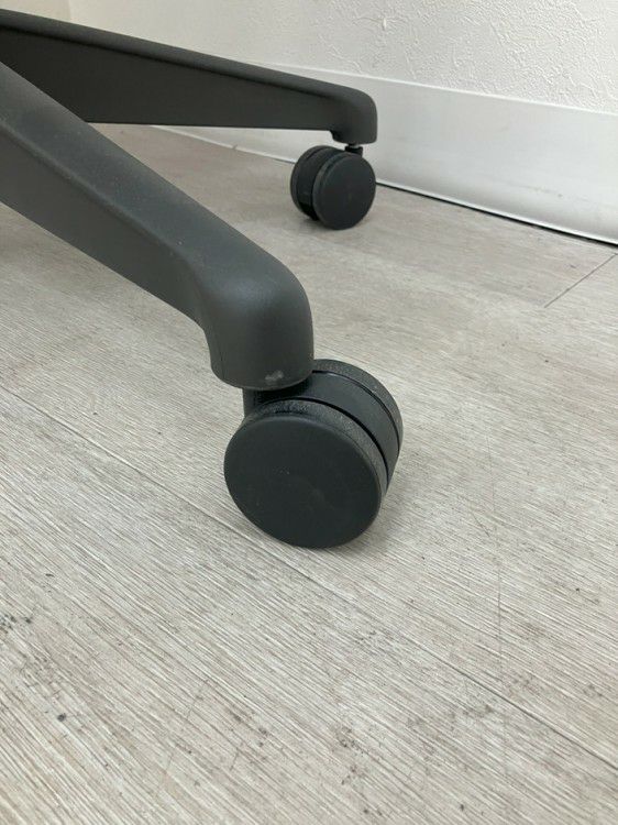 HermanMiller（ハーマンミラー）アーロンチェア 可動肘付アーロンチェア 商品画像19