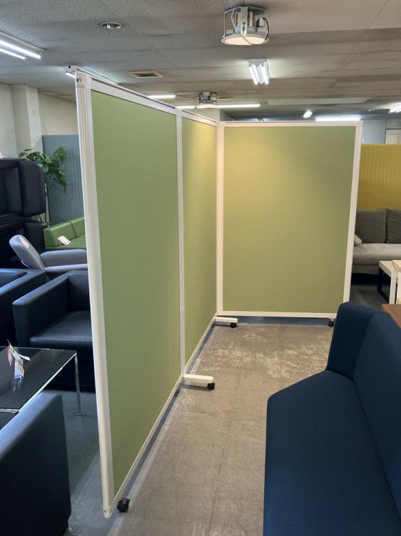 ライオンアイソス(iSOS)シリーズ 3連折畳パーテーション 商品画像1