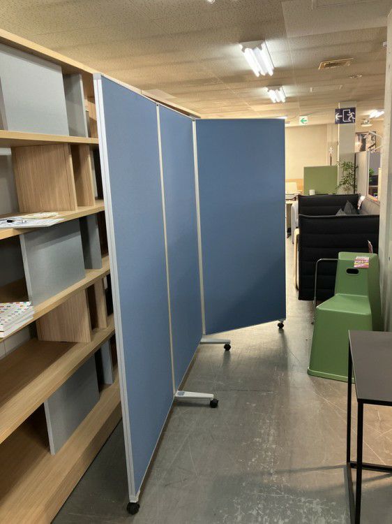 オカムラ3連折畳パーテーション 商品画像1
