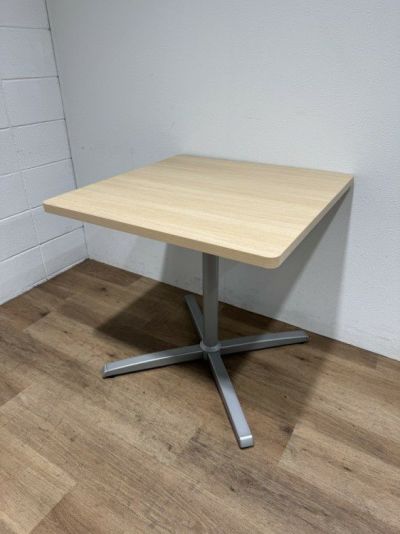 オカムラ8177シリーズ 角テーブル 商品画像1