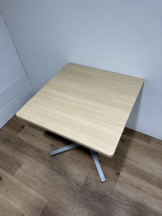 オカムラ8177シリーズ 角テーブル 商品画像2