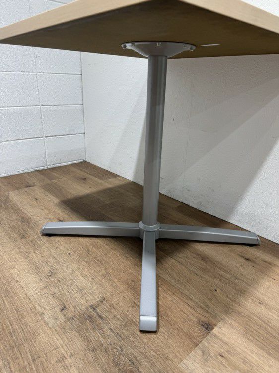 オカムラ8177シリーズ 角テーブル 商品画像4