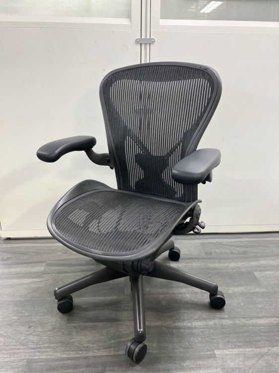 HermanMiller（ハーマンミラー）アーロンチェア 可動肘付アーロンチェア 商品画像1
