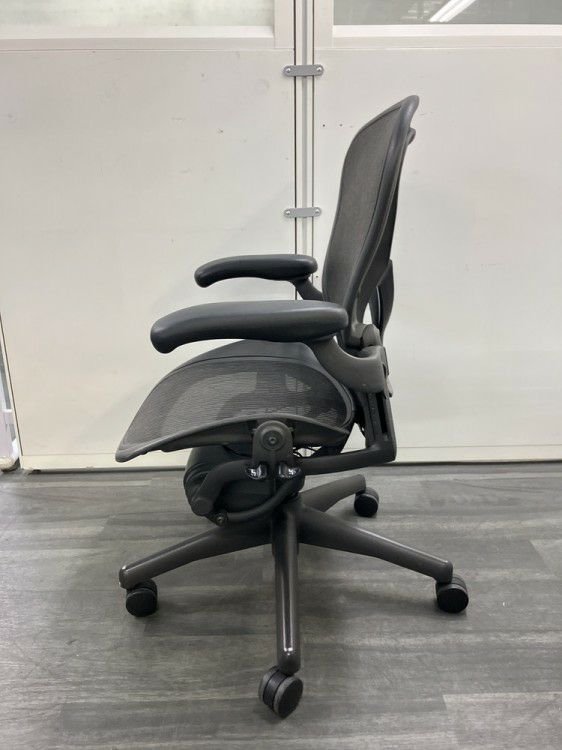 HermanMiller（ハーマンミラー）アーロンチェア 可動肘付アーロンチェア 商品画像3