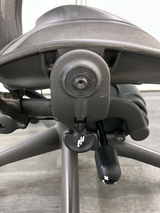 HermanMiller（ハーマンミラー）アーロンチェア 可動肘付アーロンチェア 商品画像6