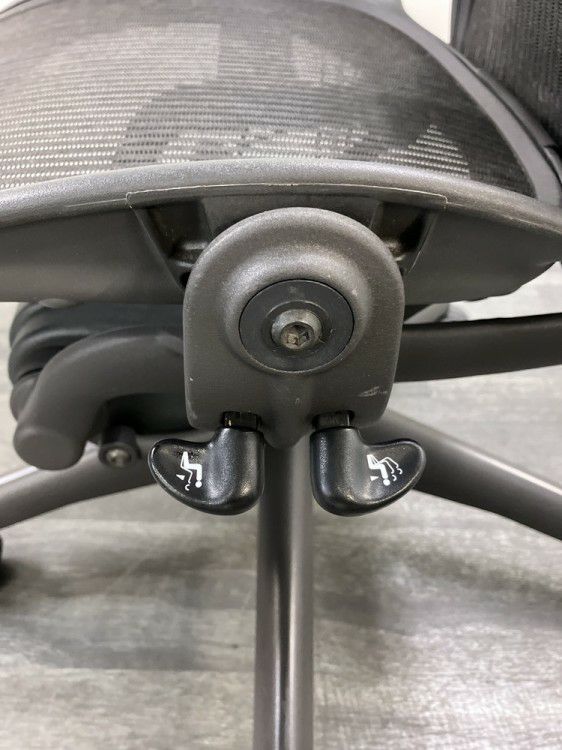 HermanMiller（ハーマンミラー）アーロンチェア 可動肘付アーロンチェア 商品画像9