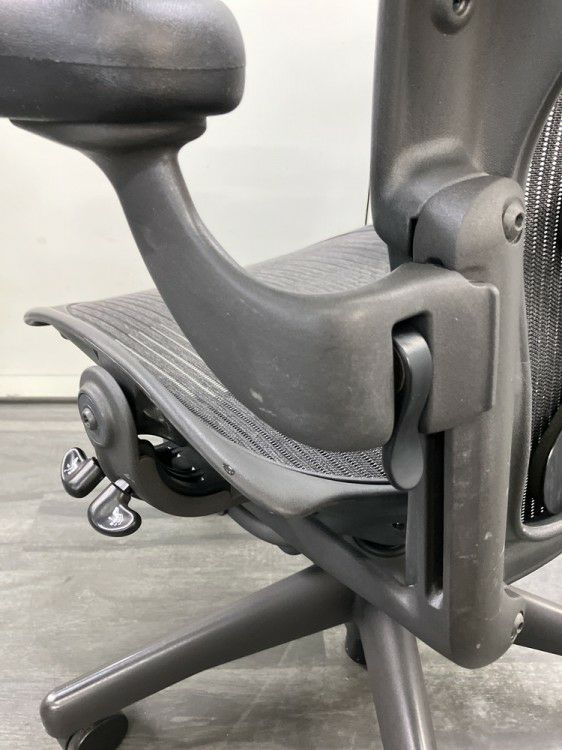 HermanMiller（ハーマンミラー）アーロンチェア 可動肘付アーロンチェア 商品画像17