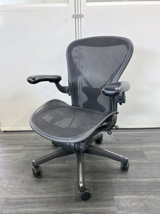 HermanMiller（ハーマンミラー）アーロンチェア 可動肘付アーロンチェア 商品画像1