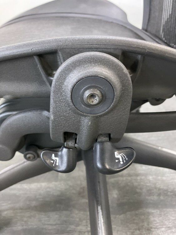 HermanMiller（ハーマンミラー）アーロンチェア 可動肘付アーロンチェア 商品画像4