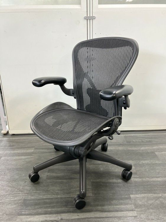 HermanMiller（ハーマンミラー）アーロンチェア 可動肘付アーロンチェア 商品画像1