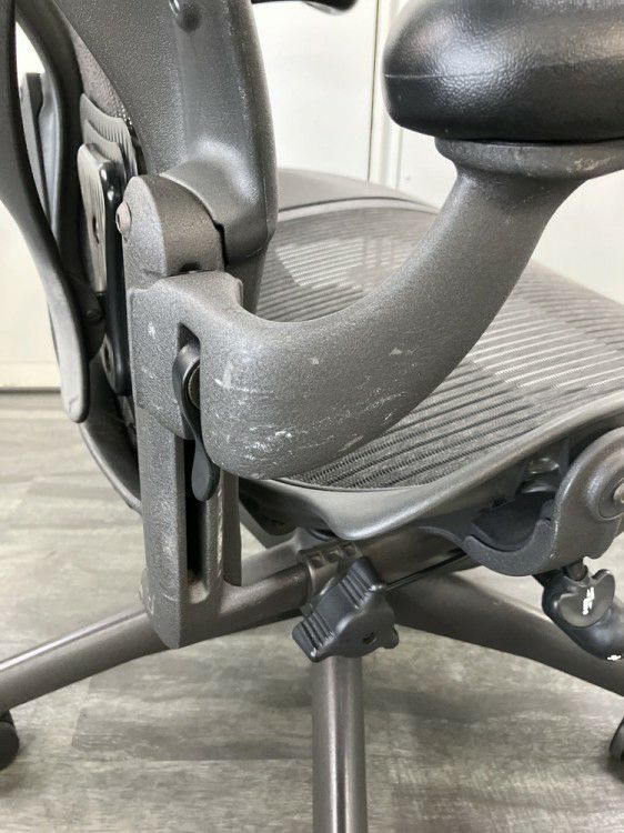 HermanMiller（ハーマンミラー）アーロンチェア 可動肘付アーロンチェア 商品画像3