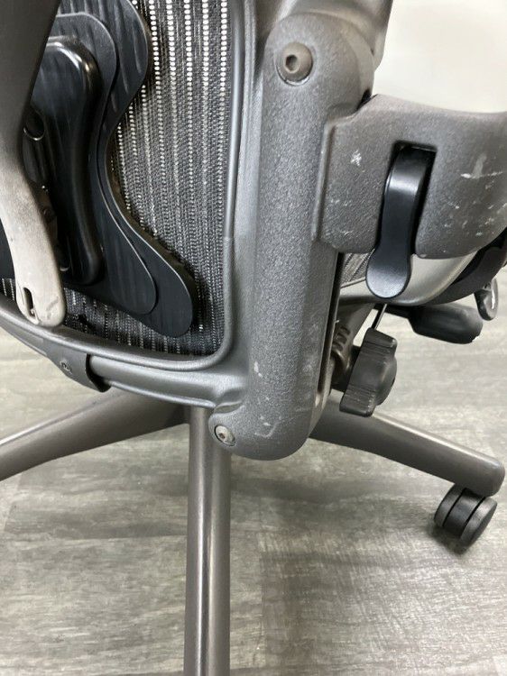 HermanMiller（ハーマンミラー）アーロンチェア 可動肘付アーロンチェア 商品画像4