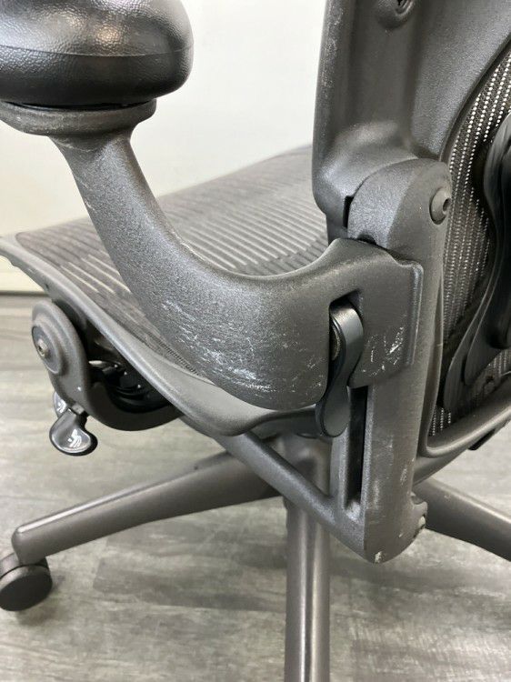 HermanMiller（ハーマンミラー）アーロンチェア 可動肘付アーロンチェア 商品画像5