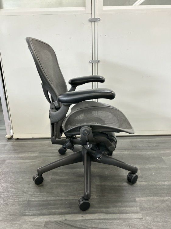 HermanMiller（ハーマンミラー）アーロンチェア 可動肘付アーロンチェア 商品画像13