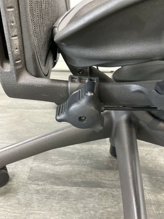 HermanMiller（ハーマンミラー）アーロンチェア 可動肘付アーロンチェア 商品画像16