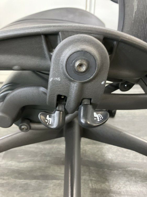 HermanMiller（ハーマンミラー）アーロンチェア 可動肘付アーロンチェア 商品画像17