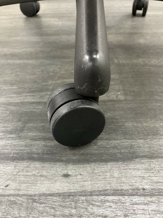 HermanMiller（ハーマンミラー）アーロンチェア 可動肘付アーロンチェア 商品画像21