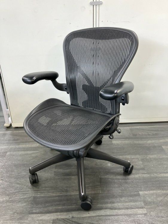 HermanMiller（ハーマンミラー）アーロンチェア 可動肘付アーロンチェア 商品画像1