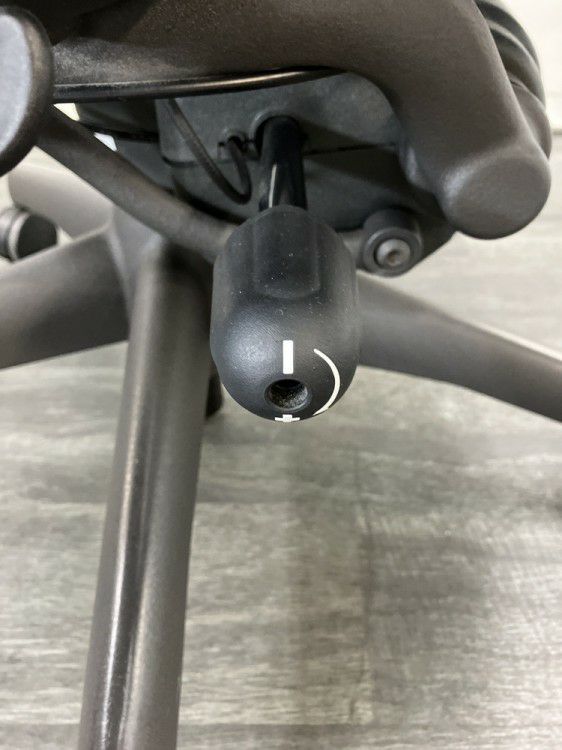 HermanMiller（ハーマンミラー）アーロンチェア 可動肘付アーロンチェア 商品画像7